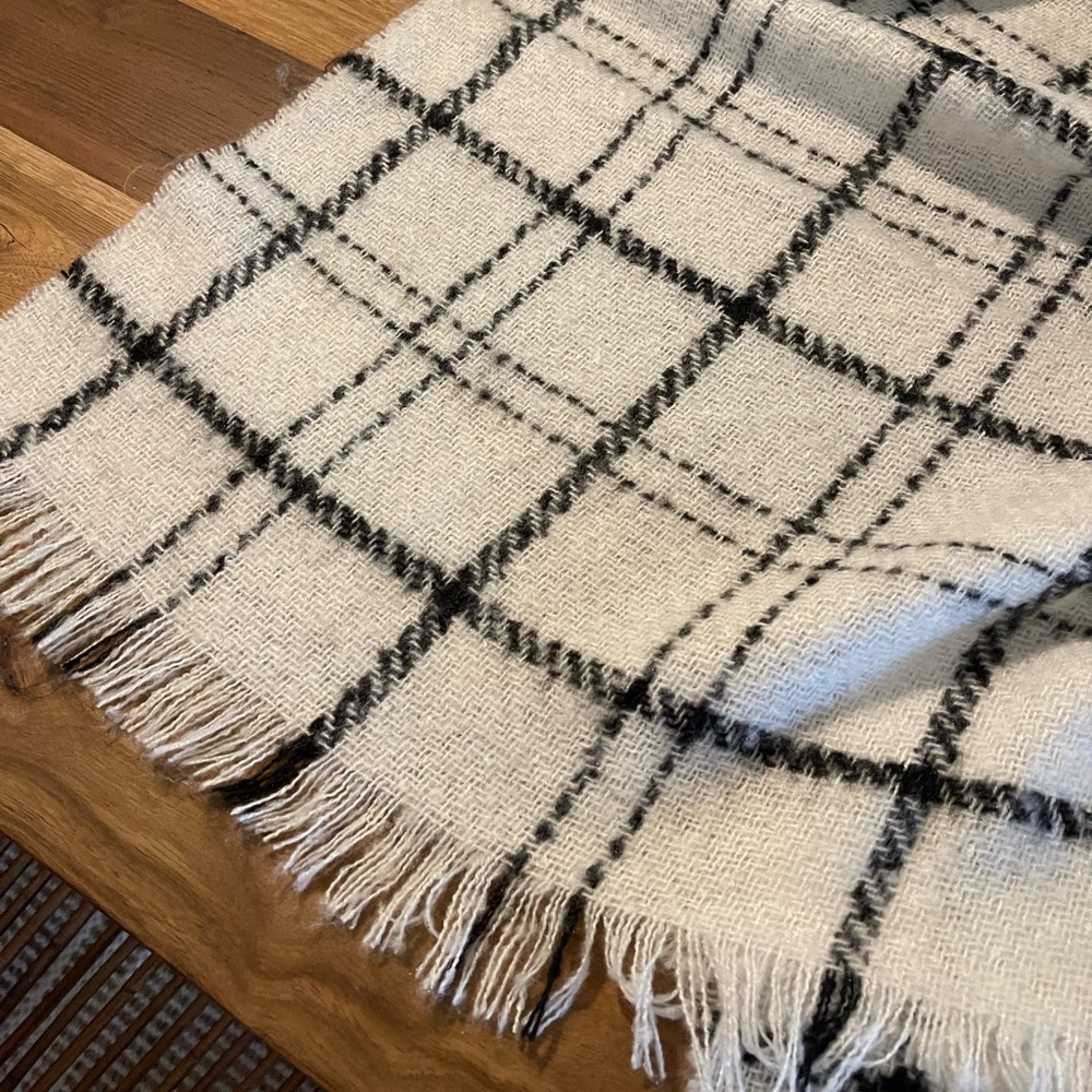 30x40 Banana Republic scarf or wrap